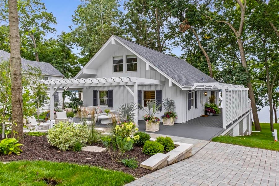 Lakefront Cottage Exterior